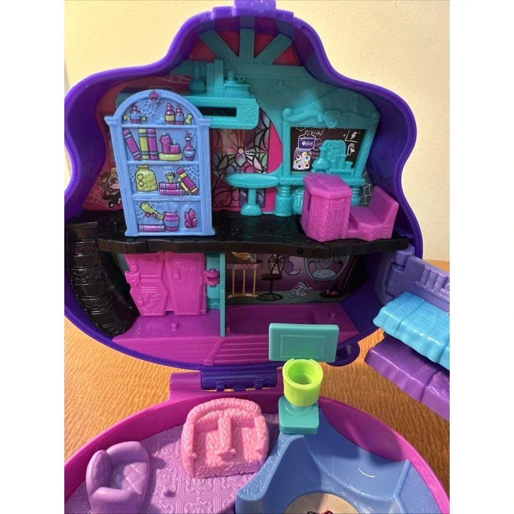 Polly‎ Pocket Monster High Playset, 1 Micro Doll & Accessories
